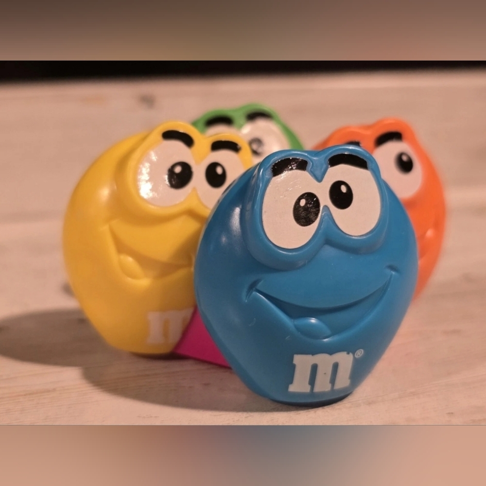 M&M MINI PULLBACK TOY BURGER KING KIDS CLUB MEAL TOY PULL BACK * READ DETAILS